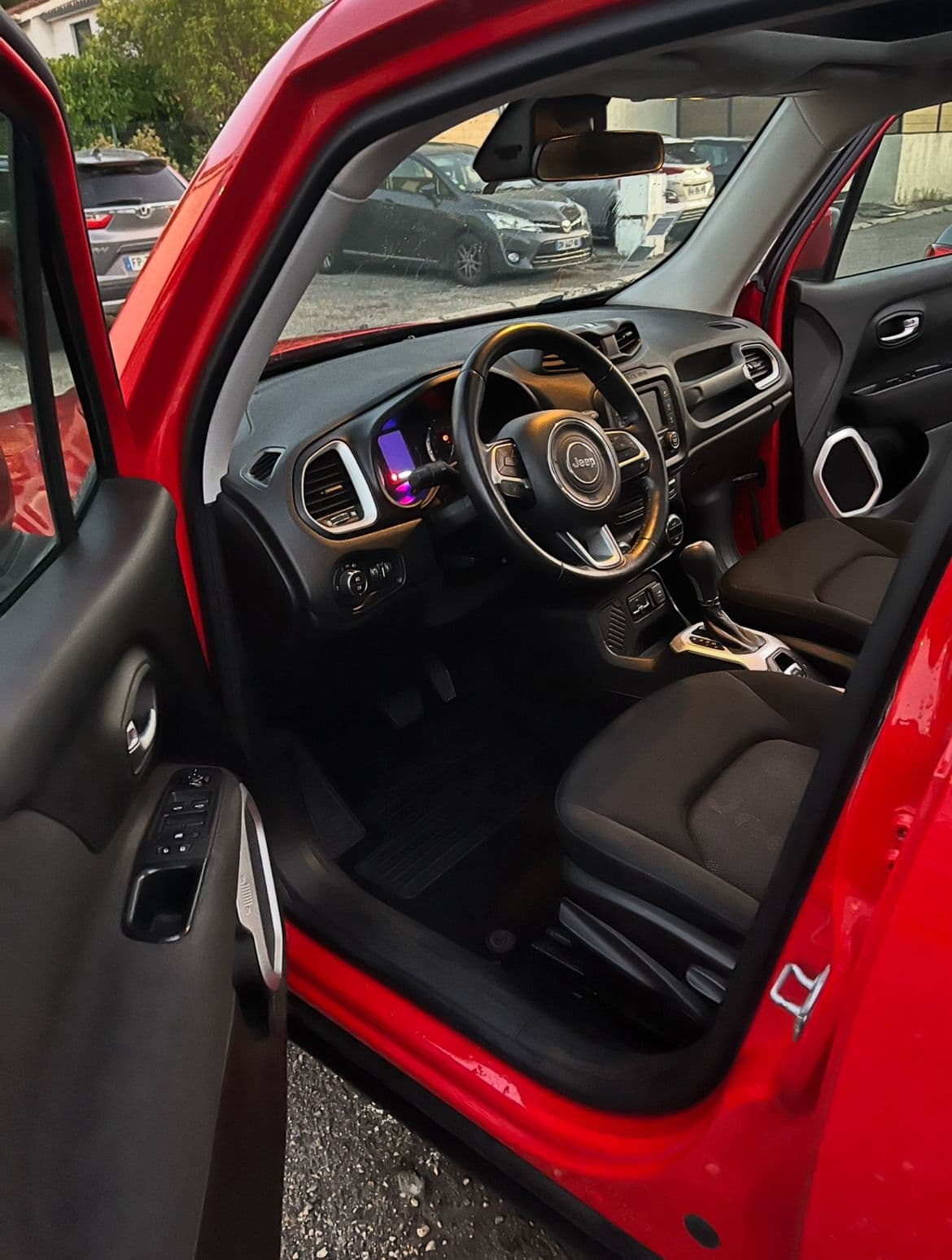 Nettoyage intérieur Jeep Renegade à Marseille